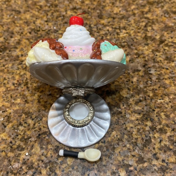 Cooking Club of America trinket box, banana split. - Picture 7 of 7